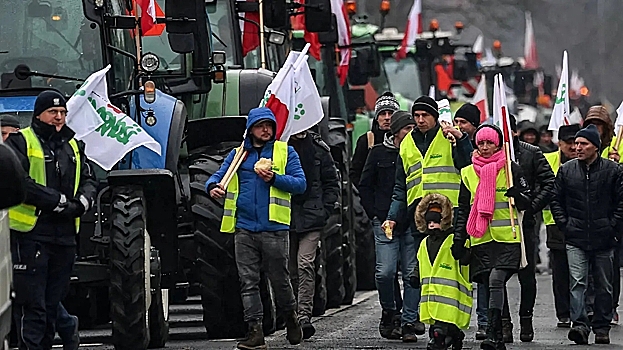 Польские фермеры устроили блокаду границы Литвы из-за зерна Украины