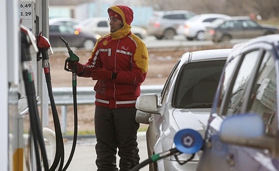 Цена бензина Аи-95 на бирже превысила 60 тыс. рублей за тонну