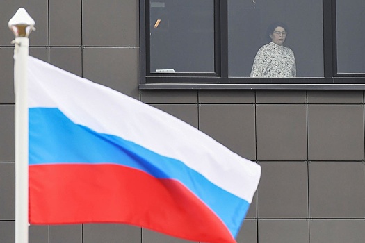 Детсады, колледжи и вузы обяжут вывешивать флаг РФ
