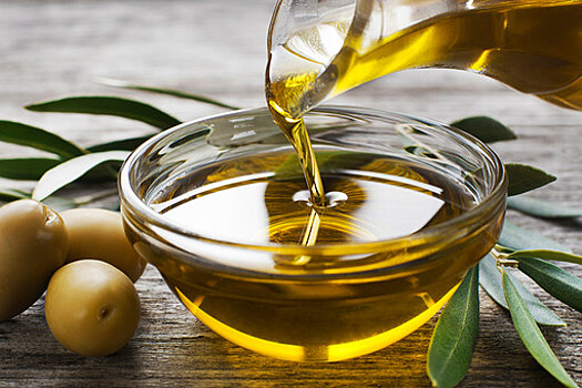 Диетолог рассказала, полезно ли употреблять оливковое масло натощак