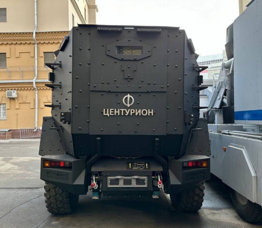 Для московской полиции разработали бронеавтомобиль с необычным дизайном3
