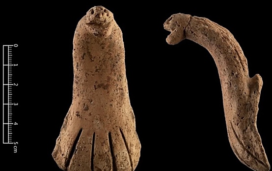 На Тайване нашли древнюю керамическую ручку в форме кобры