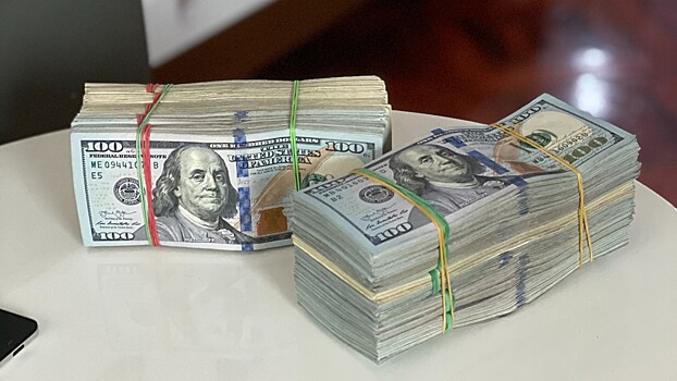 Эксперт спрогнозировал падение доллара до 90 рублей