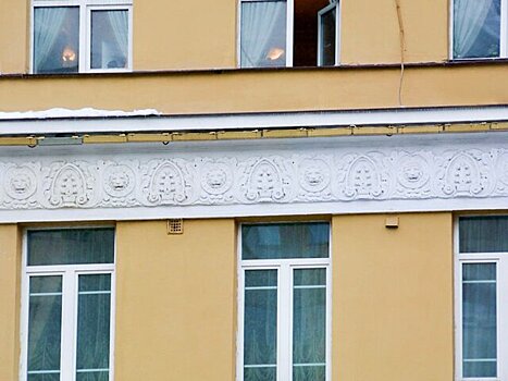 Фасады трех домов с изображениями животных капитально отремонтировали в Москве