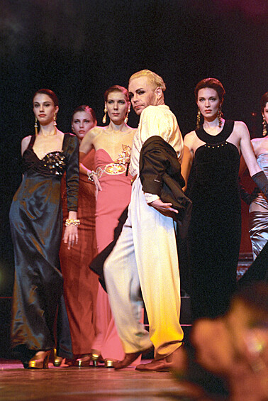 Борис Моисеев во время юбилейного концерта «Начни сначала», посвященного 20-летию творческой деятельности, 1994 год