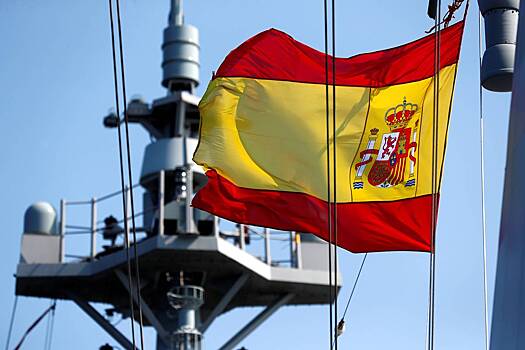 Испанский патруль сопроводил российские корабли