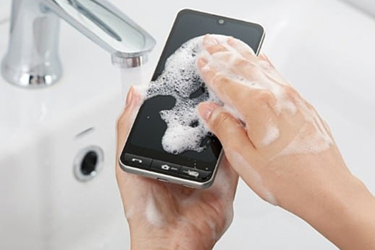 Вышел разрешенный к мытью с мылом смартфон