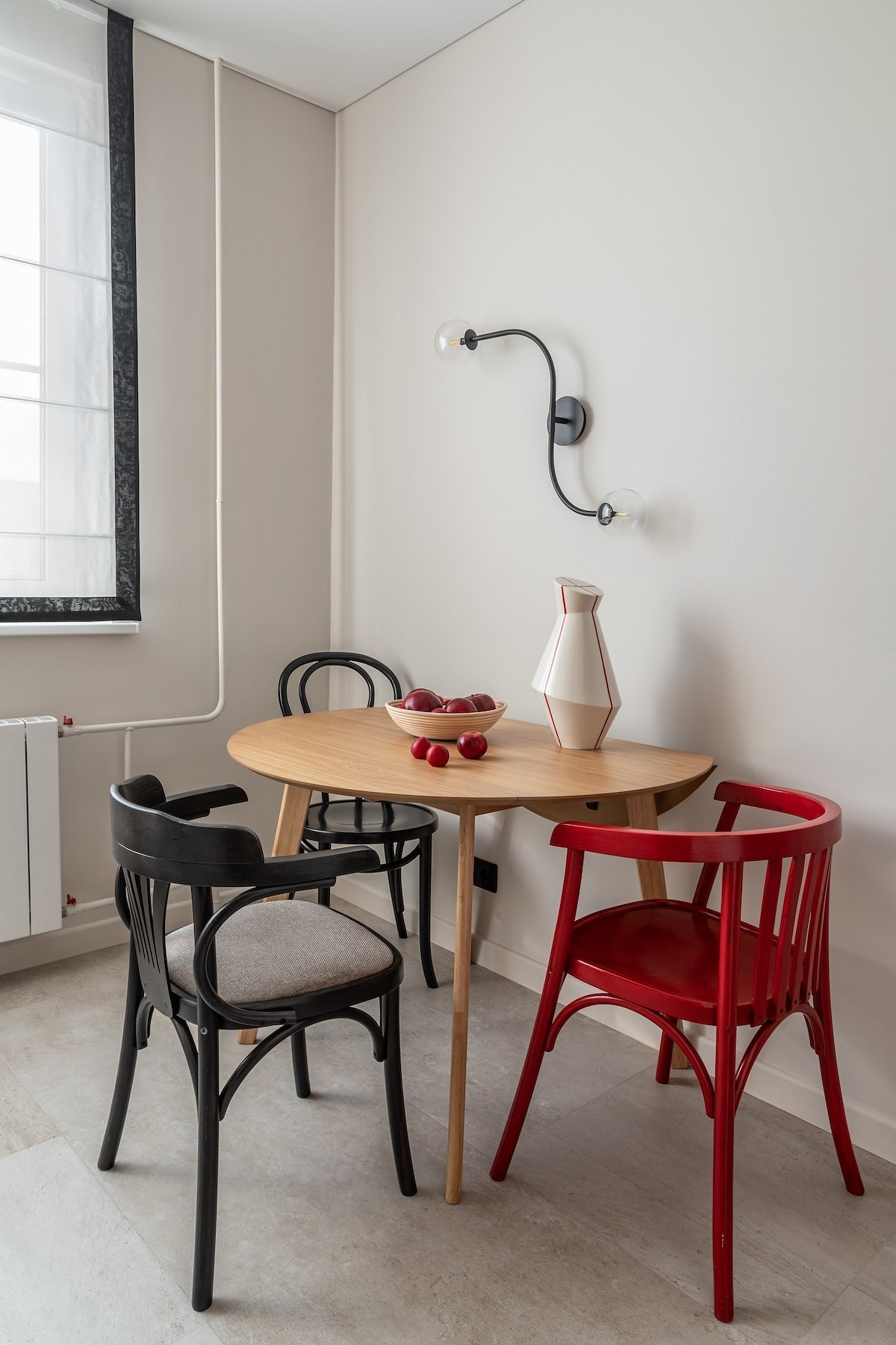 Как поставить стол на маленькой кухне? 8 вариантов с планировками от дизайнеров24