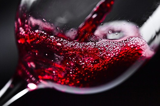 Кардиолог рассказал о пользе красного вина