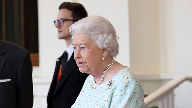 Кейт Миддлтон обвинили в ретуши фото королевы с правнуками