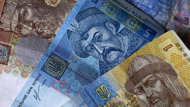 Курс украинской валюты впервые упал до 39 гривен за доллар