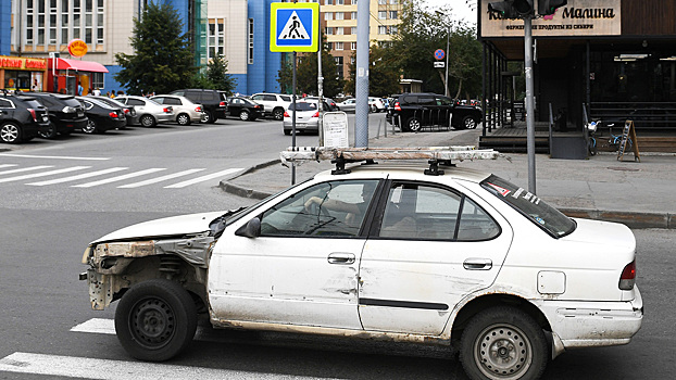 Лондон начал передавать Киеву автомобили, которые собирались утилизировать