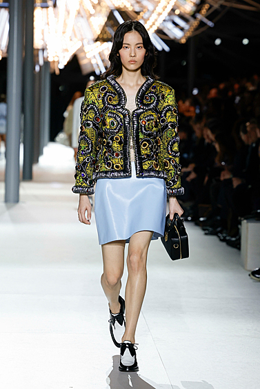 Louis Vuitton на Неделе моды в Париже: люксовый футуризм3