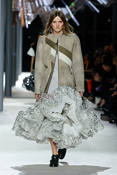 Louis Vuitton на Неделе моды в Париже: люксовый футуризм6