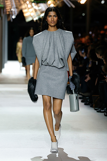 Louis Vuitton на Неделе моды в Париже: люксовый футуризм2