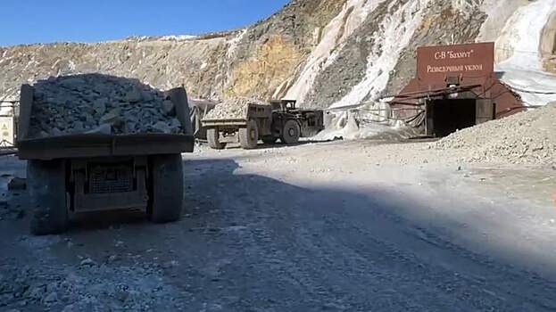 МЧС сообщило о завершении бурения еще одной скважины на руднике "Пионер"