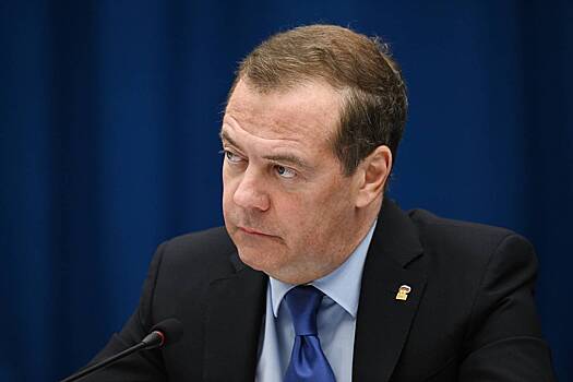 Медведев ответил на призыв президента Латвии разрушить Россию