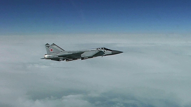 МиГ-31 не допустил нарушения границы РФ самолетами США над Баренцевым морем