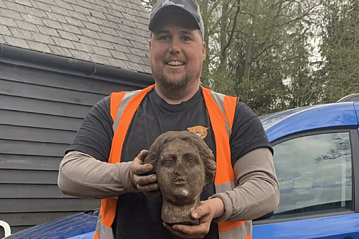 В Великобритании нашли древнеримскую мраморную статую на стройке