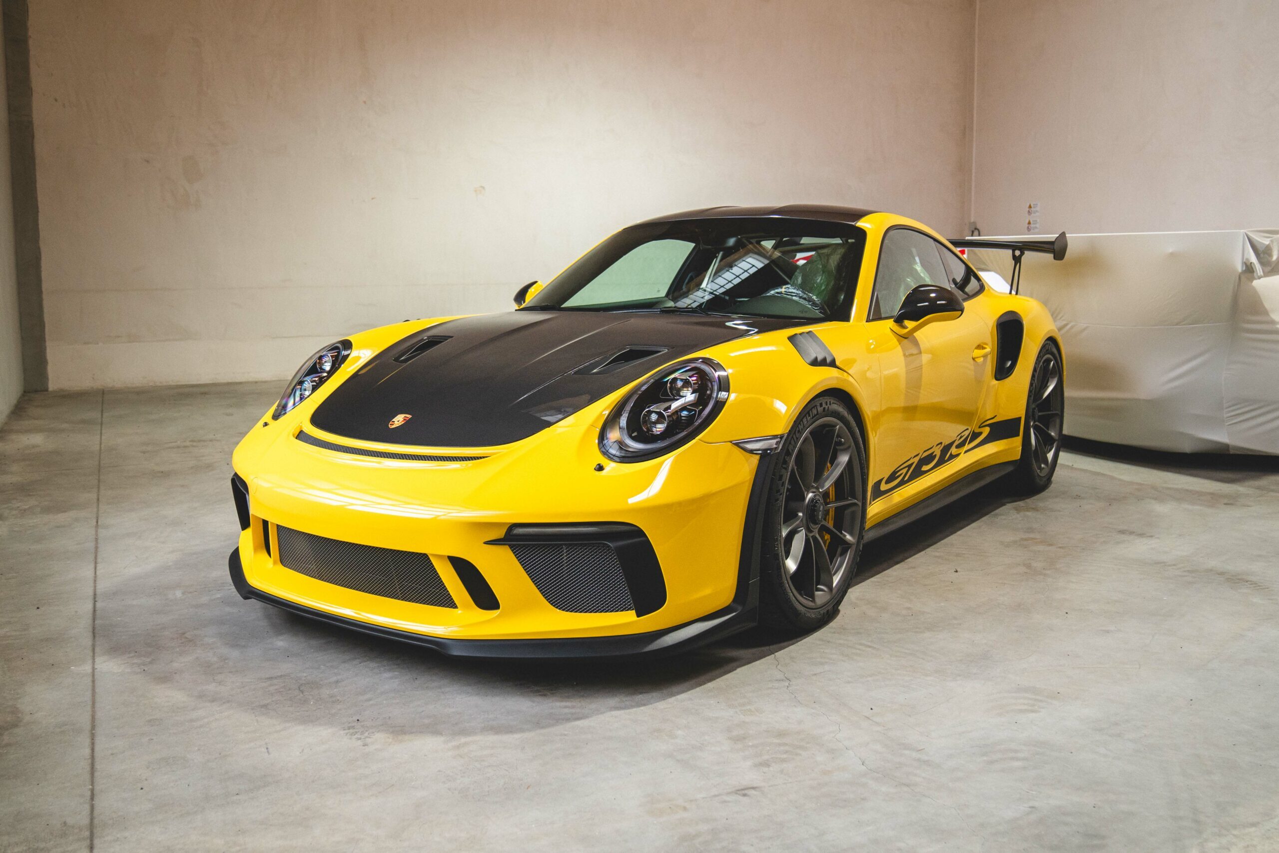Набор из нескольких Porsche 911 GT3 в комплекте с автовозом выставили на продажу6