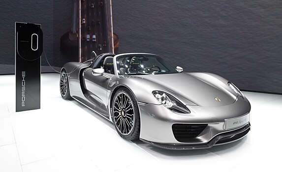 На аукцион выставлен чрезвычайно редкий Porsche 918
