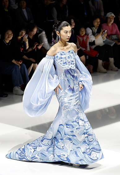 Неделя моды в Пекине осень-зима 2024: традиционность и воздушность3