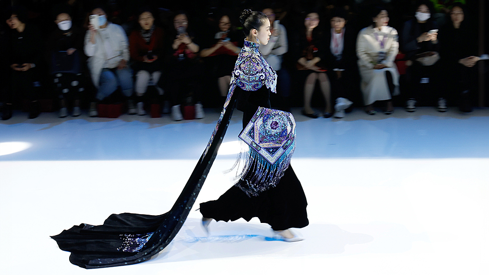 Неделя моды в Пекине осень-зима 2024: традиционность и воздушность0