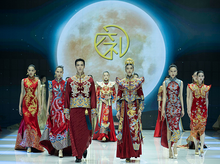 Неделя моды в Пекине осень-зима 2024: традиционность и воздушность6