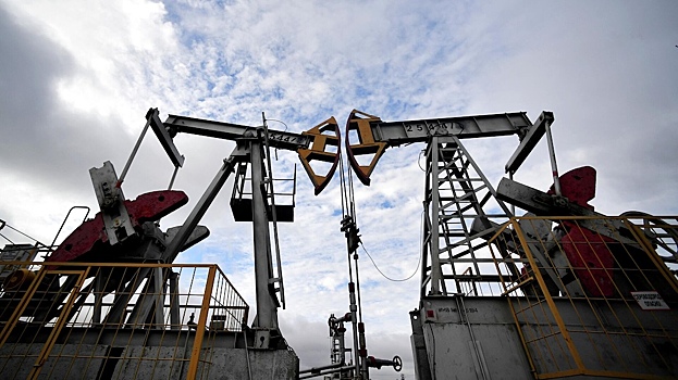 Нефть подешевела на данных о росте запасов в США