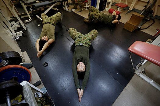 В Японии активно призывают женщин в армию. Что их там ждет?
