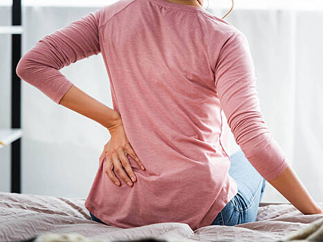 Невролог назвала худший вариант борьбы с болью в спине