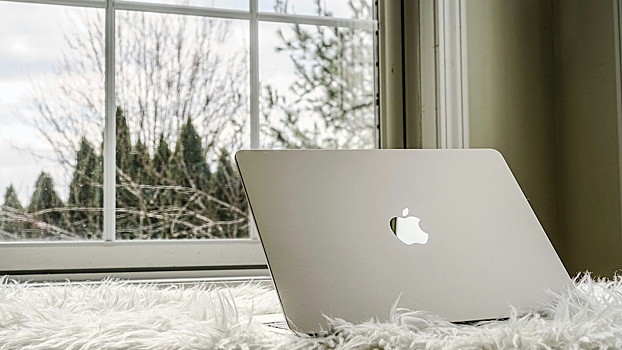 MacBook Air M3 работает в два раза медленнее при закрытой крышке ноутбука