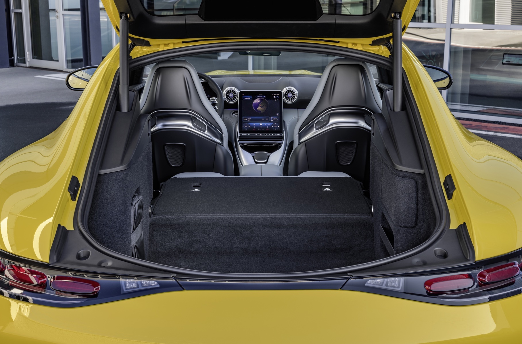 Новый Mercedes-AMG GT получил версию с четырехцилиндровым двигателем9