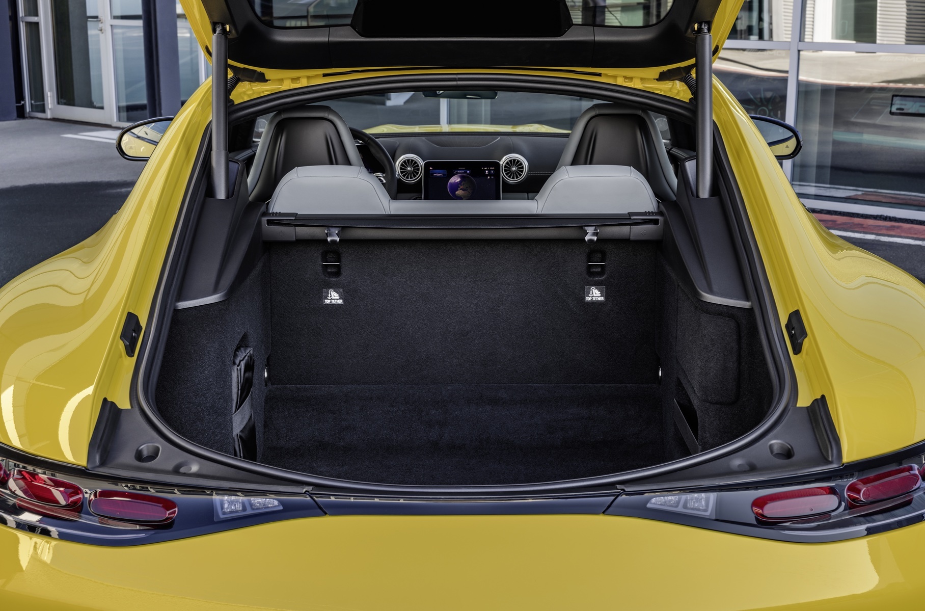 Новый Mercedes-AMG GT получил версию с четырехцилиндровым двигателем8