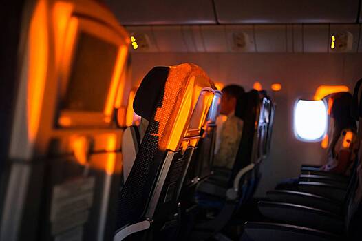 Пассажир самолета пожаловался на смотревшего порно в полете пилота