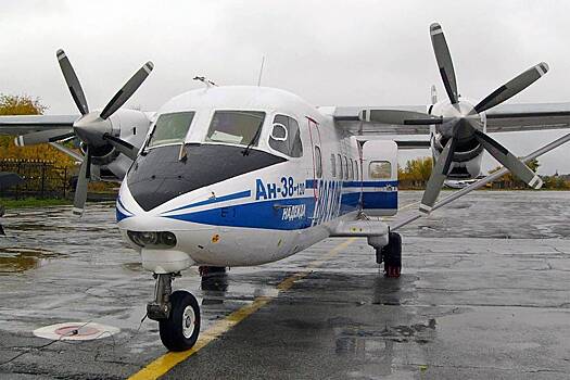 Пилоты российского самолета потеряли связь с диспетчерами