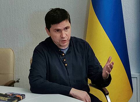 Подоляк оценил слова Макрона об отправке войск на Украину