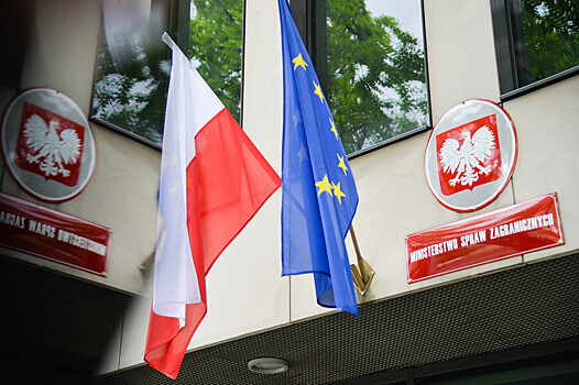 Польша начала массово отзывать своих послов из других стран