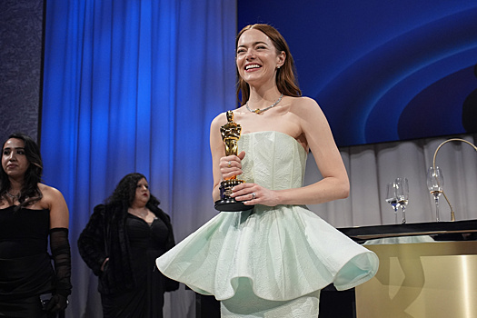 Получившая «Оскар» Эмма Стоун рассказала, как у нее порвалось платье на церемонии