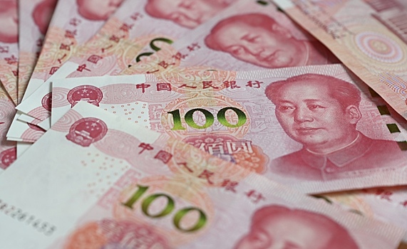 Россияне стали чаще снимать со счетов наличные юани