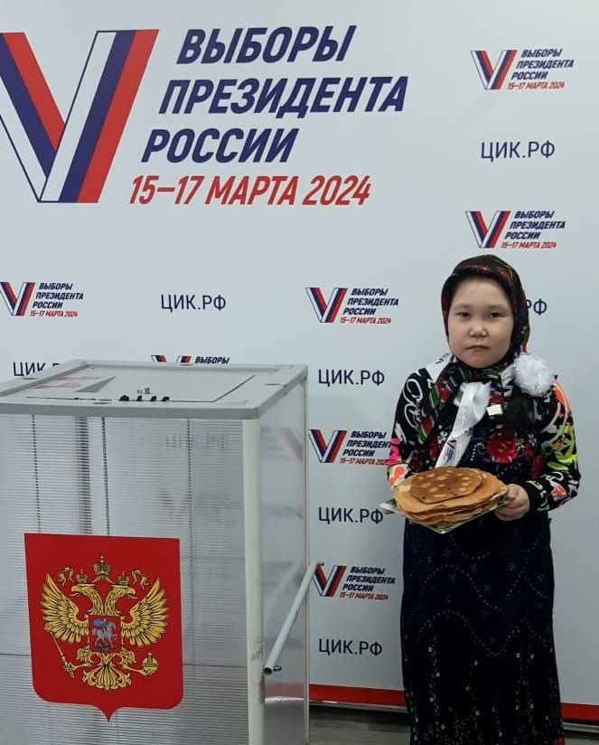 Россиянка пришла на выборы в костюме Чебурашки2