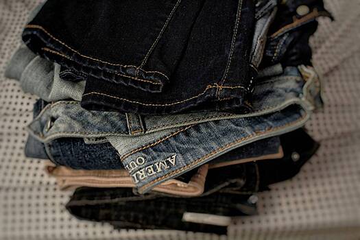 Российский стилист назвал вышедшие из моды джинсы