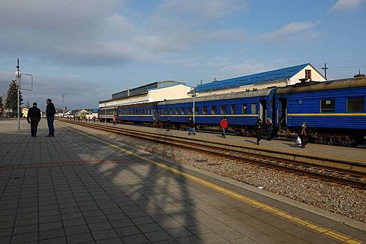 Стало известно о перебоях в движении поездов на Украине после взрывов