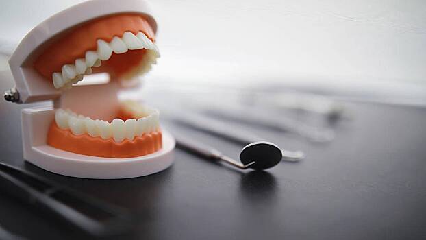 Названы самые вредные народные методы отбеливания зубов