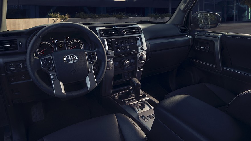 Toyota 4Runner готовится к смене поколения: новый внедорожник показался на первом тизере4