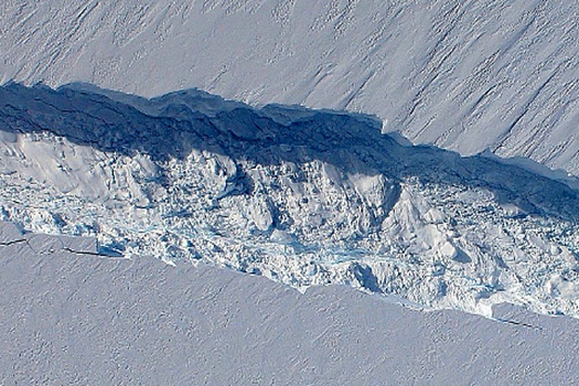 В Антарктиде обнаружена быстродвижущаяся трещина в ледяном покрове
