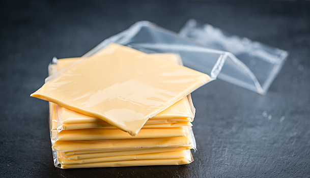 Ученый объяснил, почему плавленый сыр нам кажется таким вкусным