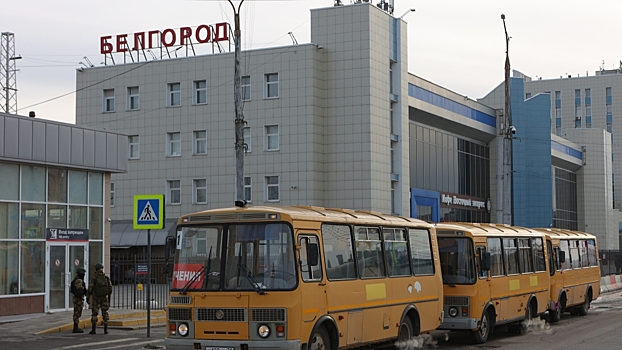 Украинский беспилотник врезался в многоквартирный дом в Белгороде