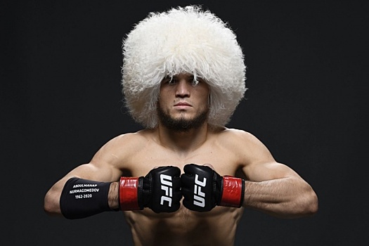 Умар Нурмагомедов уверенно победил Бекзата Алмахана на UFC Fight Night 238