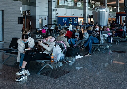 В Египте туристов из РФ оставили в пыльном зале аэропорта из-за задержки